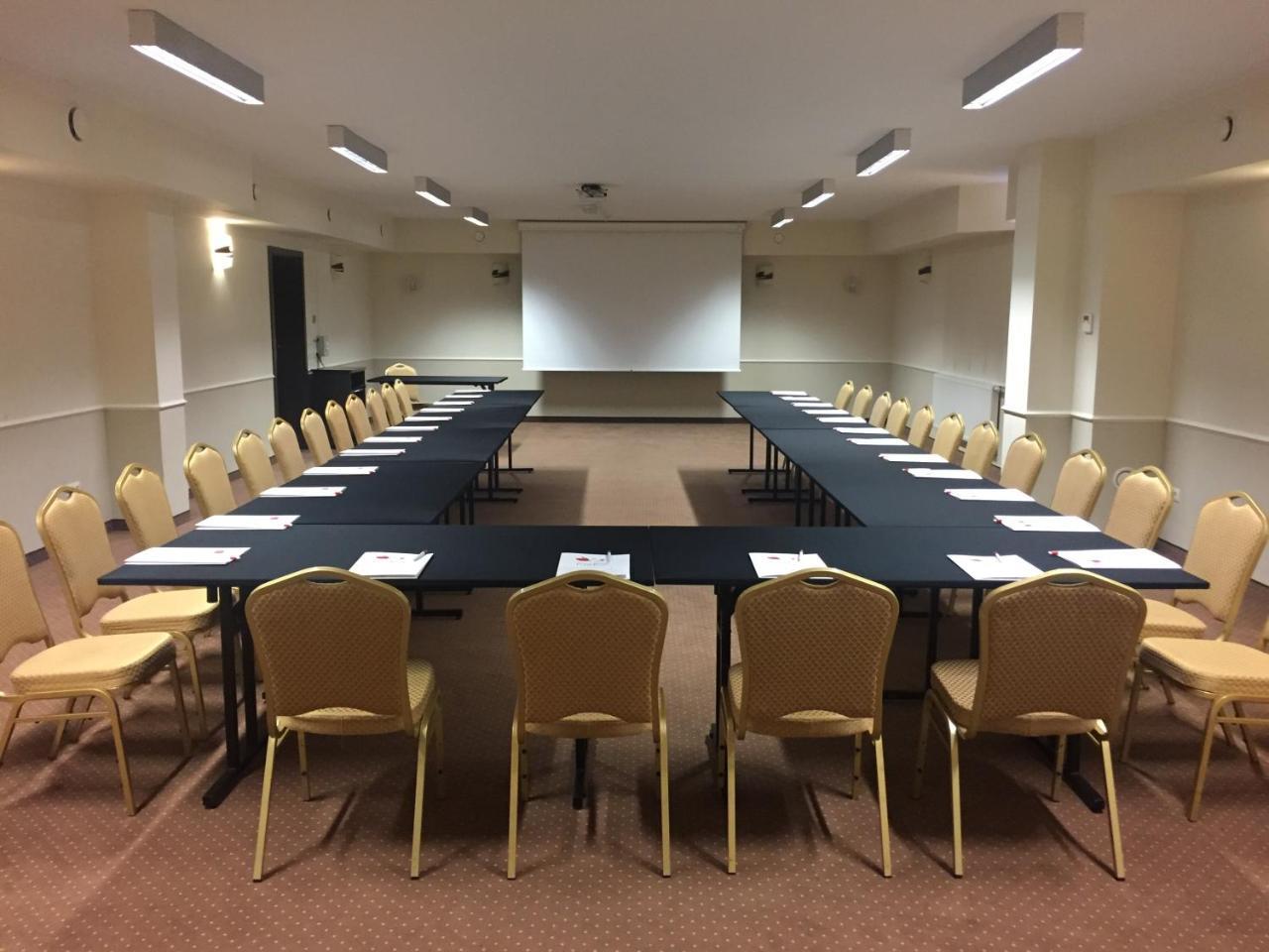 Hotel Trzy Roze Zemborzyce Dolne Εξωτερικό φωτογραφία